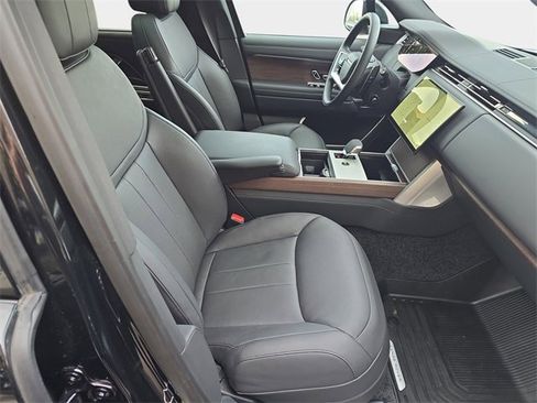 Used 2025 Land Rover Range Rover Long Wheelbase SE image 10