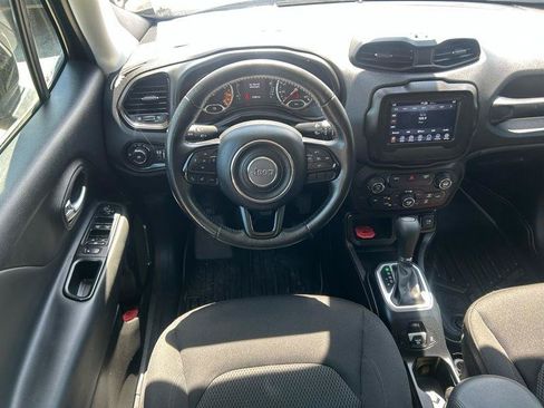 Used 2018 Jeep Renegade Altitude FWD image 9