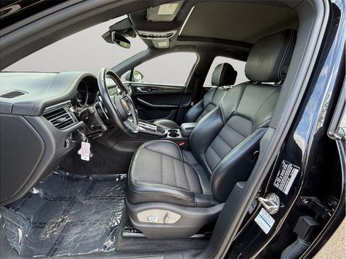 Used 2023 Porsche Macan Turbo AWD/4WD image 2