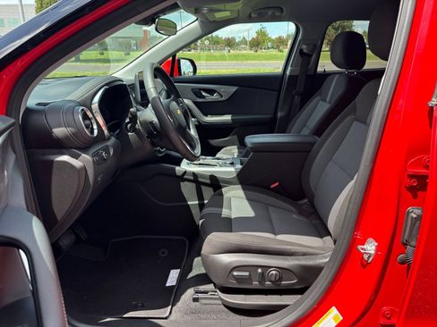 Used 2025 Chevrolet Blazer LT FWD image 28