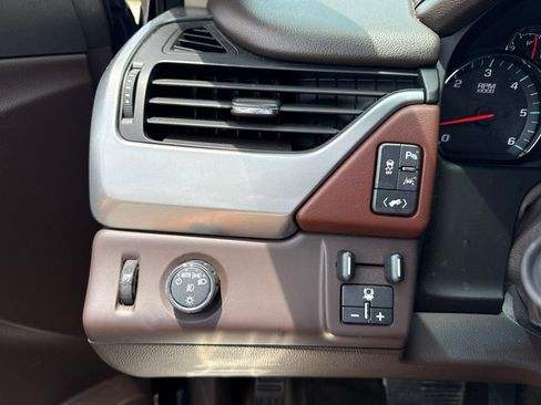 Used 2016 Chevrolet Suburban LTZ RWD image 13