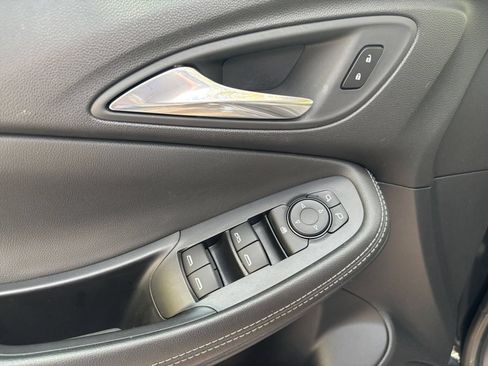 Used 2025 Buick Encore GX Preferred AWD/4WD image 18