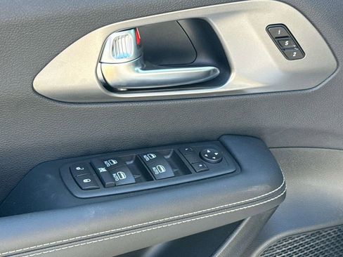 New 2026 Chrysler Pacifica Select FWD image 19
