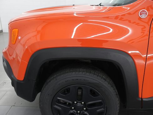 Used 2018 Jeep Renegade Trailhawk AWD/4WD image 31