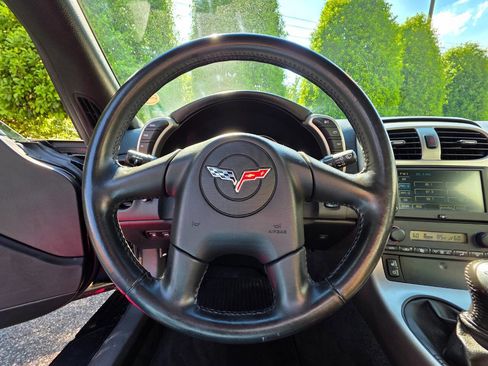Used 2005 Chevrolet Corvette Coupe w/ Preferred Equipment Group RWD image 23