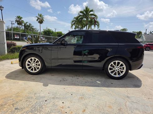 Used 2025 Land Rover Range Rover Sport SE AWD/4WD image 8