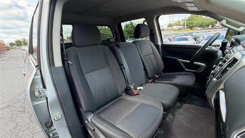 Used 2017 Nissan Titan SV AWD/4WD image 8