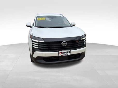 Used 2025 Nissan Kicks SR FWD image 3