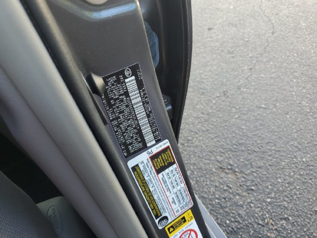 Used 2013 Toyota Camry LE FWD image 23