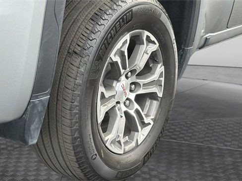 Used 2024 GMC Sierra 1500 SLT image 12