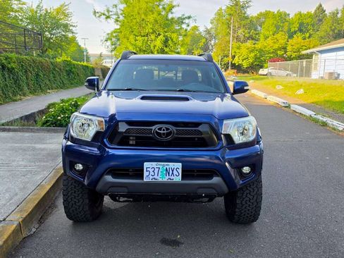 Used 2015 Toyota Tacoma 4x4 Double Cab w/ TRD Sport Package image 2