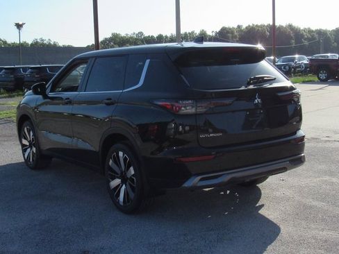 New 2025 Mitsubishi Outlander SE image 5