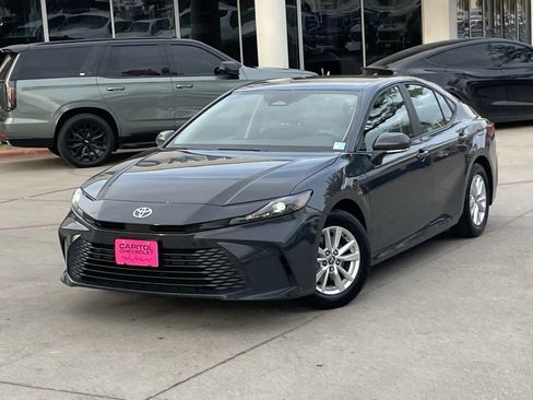 Used 2025 Toyota Camry LE image 9