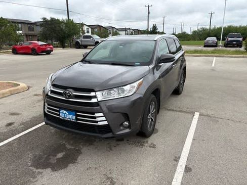 Used 2018 Toyota Highlander XLE AWD/4WD image 1