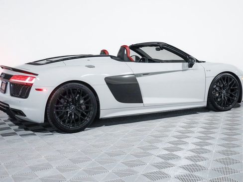 Used 2018 Audi R8 V10 plus image 11