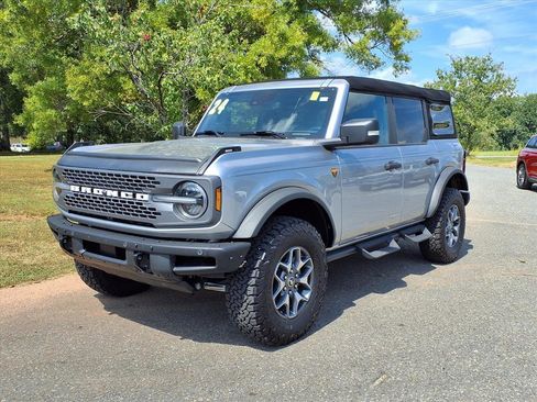 Certified 2024 Ford Bronco Badlands image 1