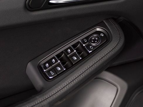 New 2026 Porsche Macan image 15