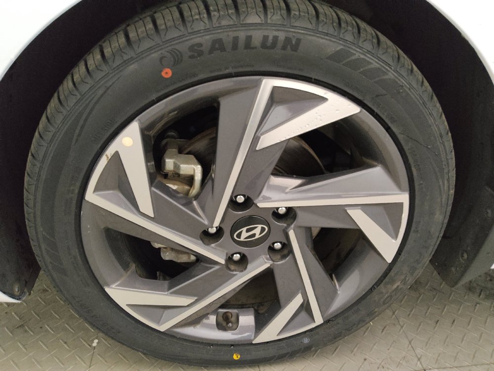 Used 2025 Hyundai Elantra Sport FWD image 31