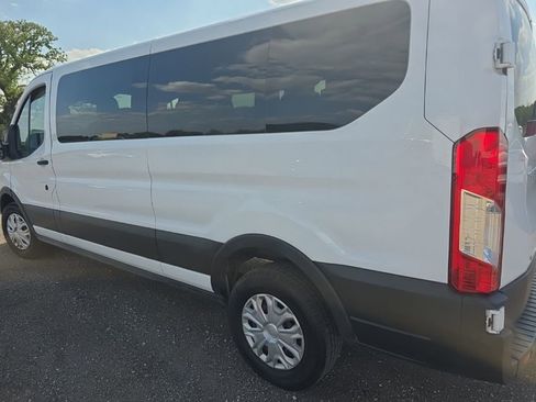 Used 2023 Ford Transit 350 XLT image 2