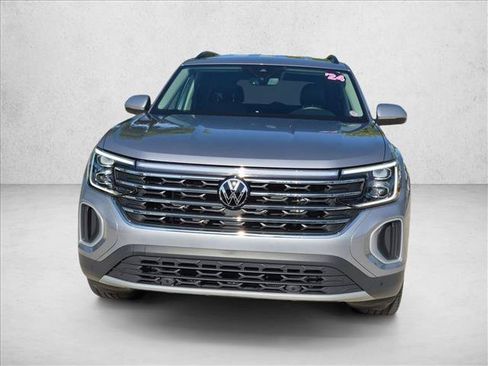 Used 2024 Volkswagen Atlas SE w/ Black Wheel Package FWD image 2