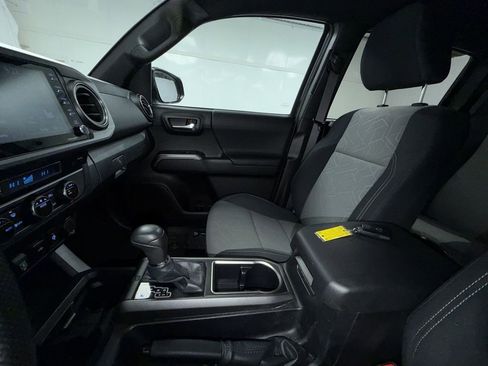 Certified 2023 Toyota Tacoma TRD Off-Road AWD/4WD image 17