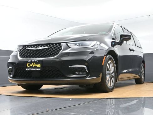 Used 2023 Chrysler Pacifica Touring-L FWD image 44