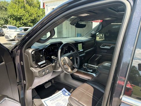 Used 2022 Chevrolet Silverado 1500 High Country w/ Technology Package AWD/4WD image 15