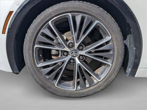Used 2024 Toyota Prius Limited w/ Limited Premium Package FWD image 18