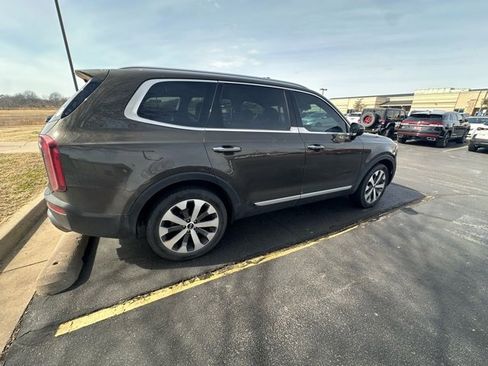 Used 2021 Kia Telluride S image 3
