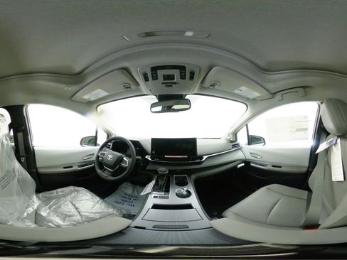 New 2025 Toyota Sienna XLE image 33