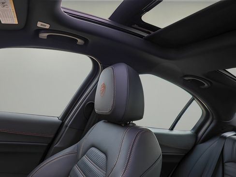New 2025 Alfa Romeo Giulia w/ Driving Assist Package RWD image 18