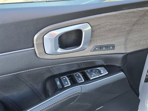 Used 2023 Kia Sorento SX Prestige image 12