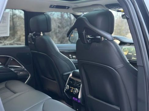 Used 2025 Land Rover Range Rover SE image 22