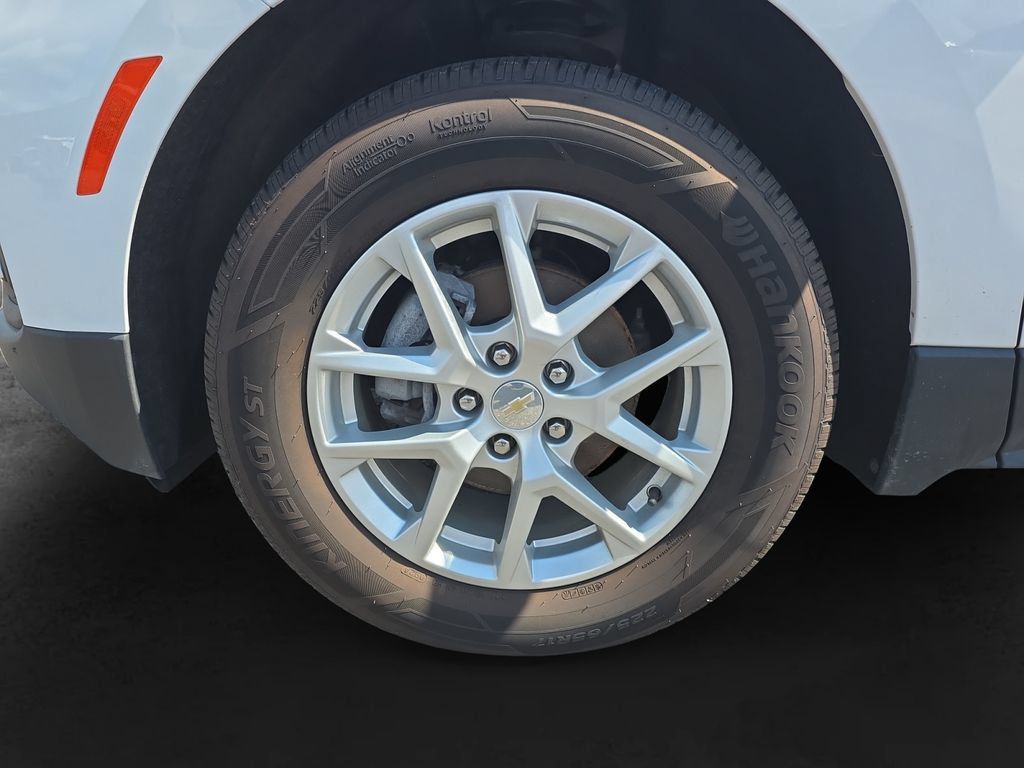 Used 2023 Chevrolet Equinox LS w/ LS Convenience Package AWD/4WD image 12