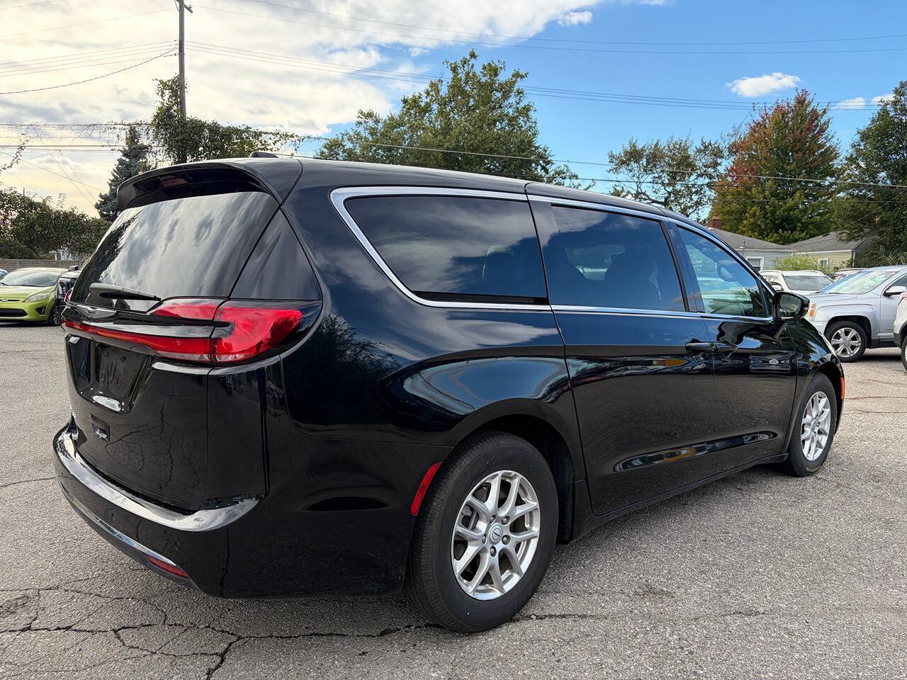 Used 2026 Chrysler Pacifica Select FWD image 5