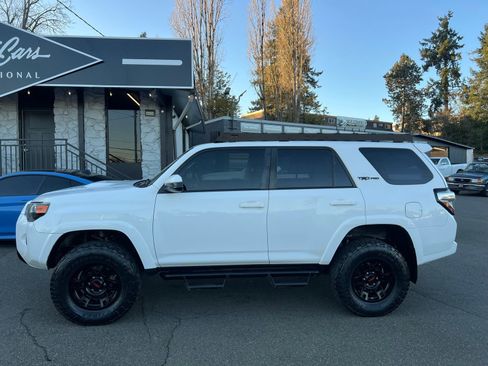 Used 2017 Toyota 4Runner TRD Pro image 2