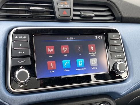 New 2025 Nissan Versa SV image 18