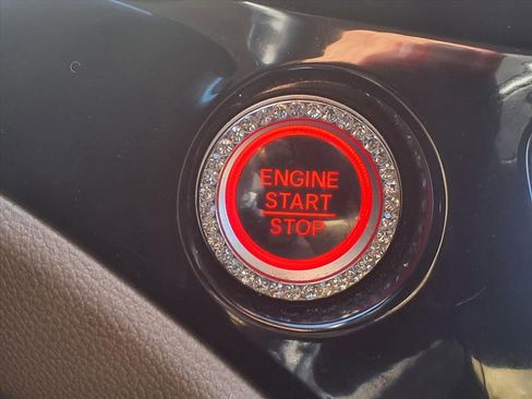 Used 2021 Honda Pilot Touring image 10