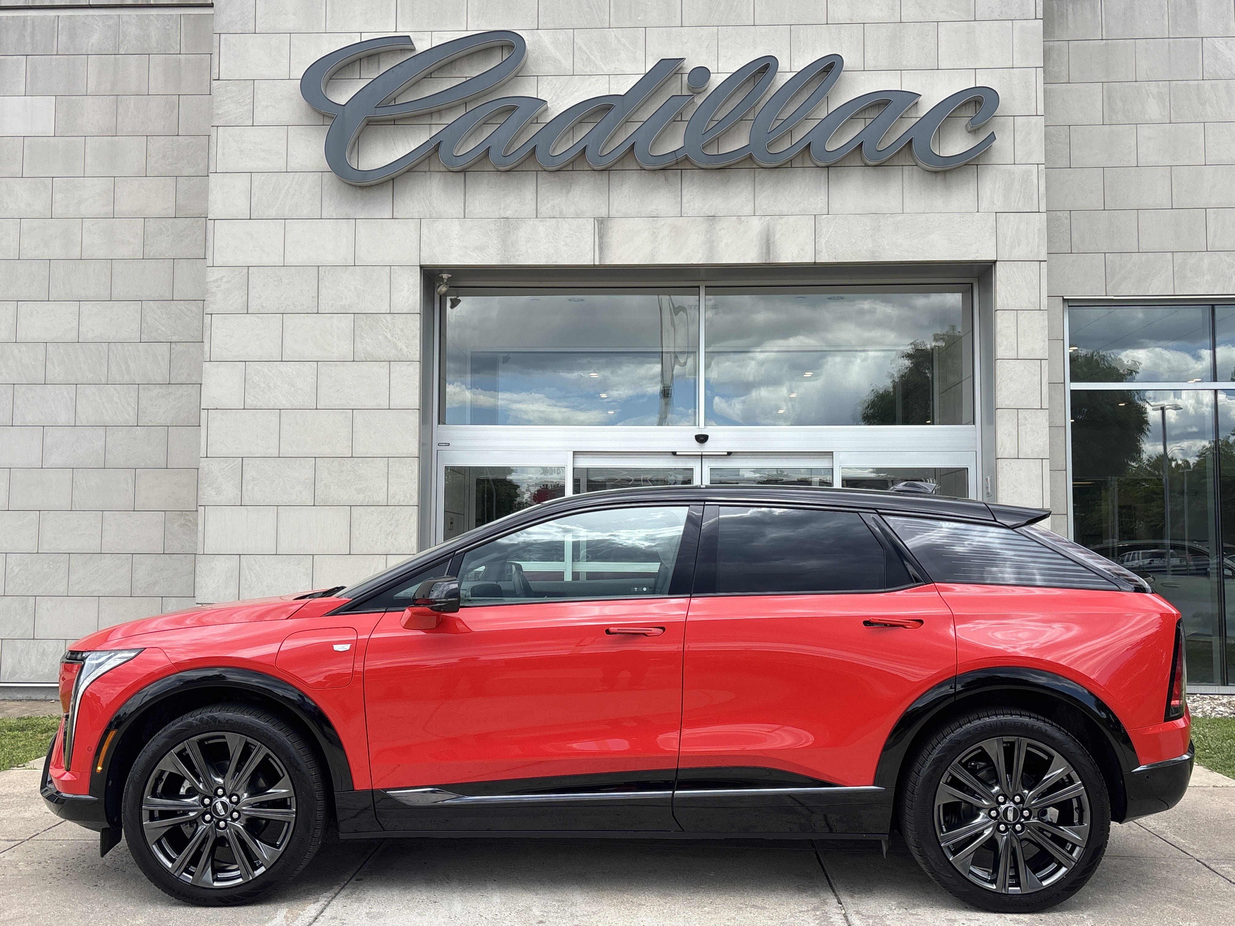 Used 2025 Cadillac Optiq Sport 2 AWD/4WD image 10