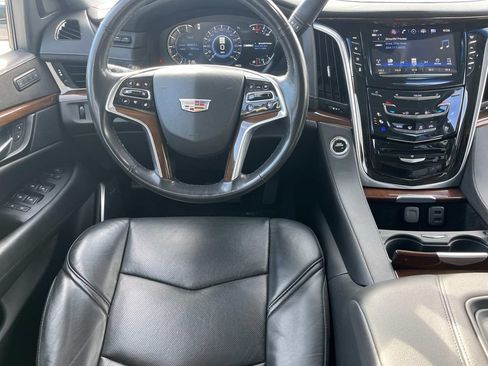 Used 2020 Cadillac Escalade Luxury AWD/4WD image 13