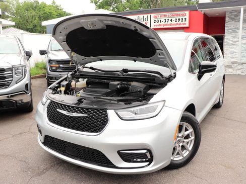 Used 2024 Chrysler Pacifica Touring-L FWD image 59