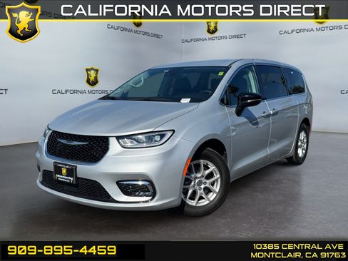 Used 2024 Chrysler Pacifica Touring-L FWD image 1