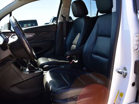 Used 2019 Buick Encore Essence FWD image 16