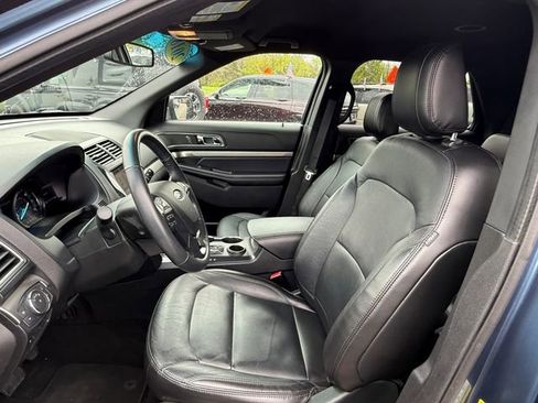 Used 2018 Ford Explorer XLT w/ Equipment Group 202A FWD image 6