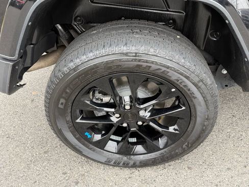 Used 2023 Jeep Wrangler Unlimited Sahara image 14