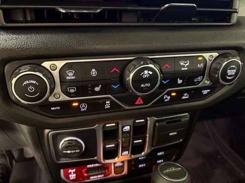 Used 2025 Jeep Gladiator Sport AWD/4WD image 25