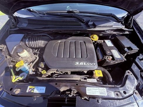 Used 2015 Chrysler Town & Country Touring image 15