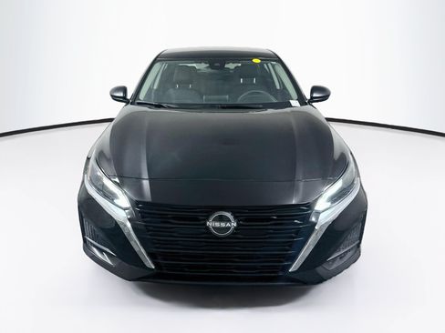 Used 2025 Nissan Altima 2.5 SV FWD image 2