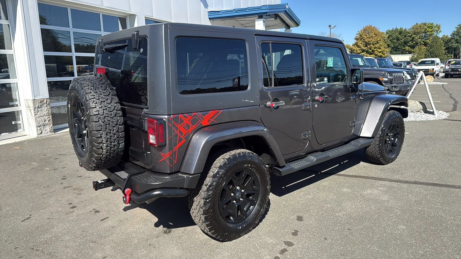 Used 2016 Jeep Wrangler Unlimited Sahara AWD/4WD image 9
