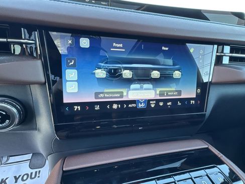 New 2025 Lincoln Navigator Reserve AWD/4WD image 19